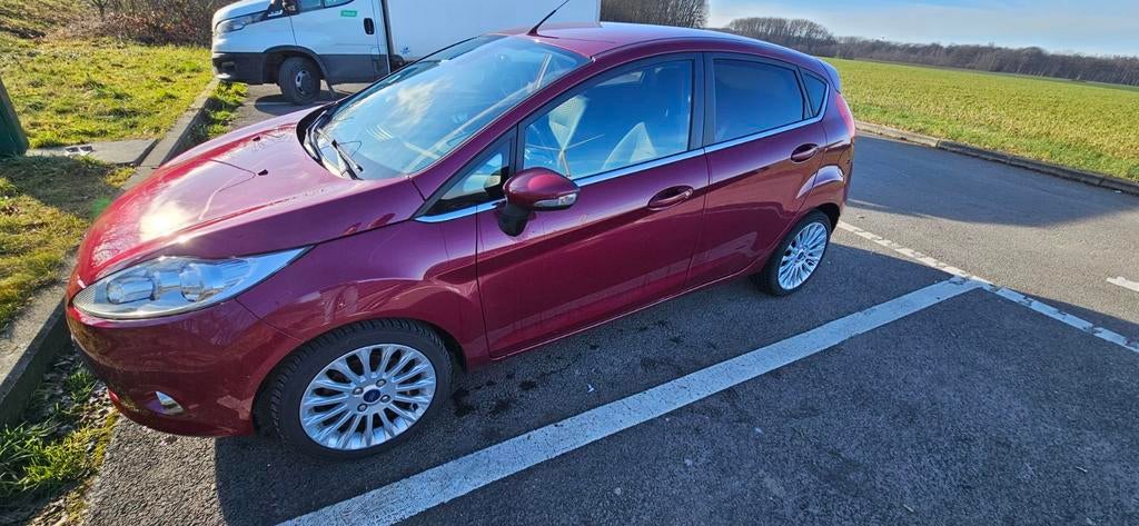 Ford Fiesta 1.25 essence TITANIUM 100.849km carnet entretien, Auto's, Ford, Voorwielaandrijving, Euro 5, 4 cilinders, 124 g/km