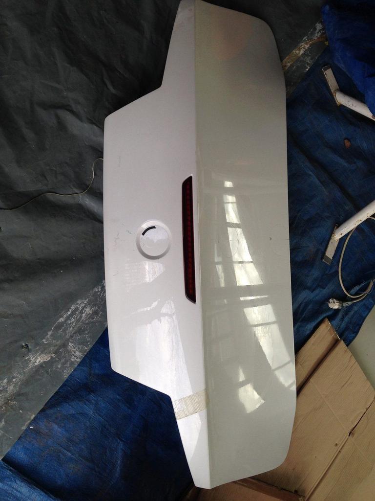 Fisker Karma achterklep wit, Ophalen, Gebruikt, -, Overige automerken