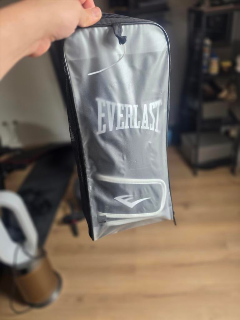 Gant boxe neuf, Sports & Fitness, Boxe, Enlèvement