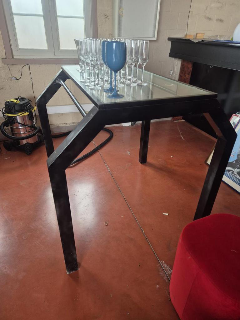 2 hoge tafels, Ophalen, Zo goed als nieuw