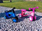 Twee vrolijke loop-/zitfietsjes (blauw + roze) — voor peuter, Kinderen en Baby's, Ophalen