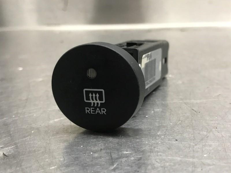 INTERRUPTEUR DEGIVRAGE LUNETTE ARRIÈRE Hyundai iX35 (LM), Autos : Pièces & Accessoires, Tableau de bord & Interrupteurs, Hyundai