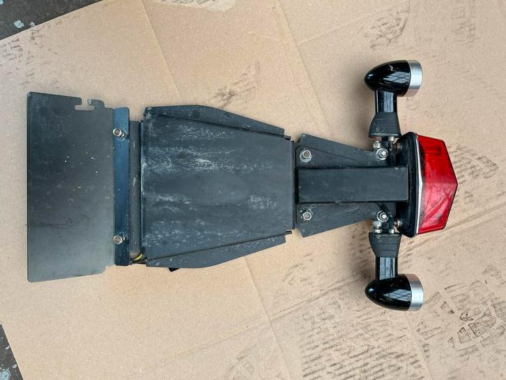 Triumph kentekenhouder + LED achterlicht & knipperlichten, Motoren, Accessoires | Overige, Zo goed als nieuw, Ophalen