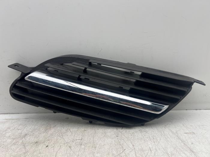 Bumper Rooster van een Nissan Almera Tino, Auto-onderdelen, Carrosserie, Bumper, Nissan, Gebruikt, 3 maanden garantie, Ophalen of Verzenden