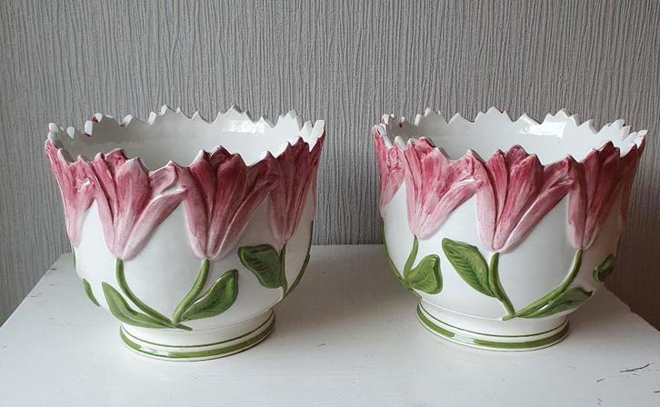 Set van 2 keramische bloempotten met tulpdecor, Tuin en Terras, Bloempotten, Zo goed als nieuw, Aardewerk, Minder dan 40 cm, Minder dan 25 cm