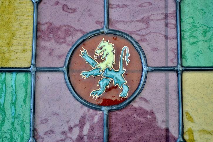 Vitrail art nouveau Lion des Flandres verre émail plomb, Antiquités & Art, Antiquités | Verre & Cristal, Enlèvement ou Envoi