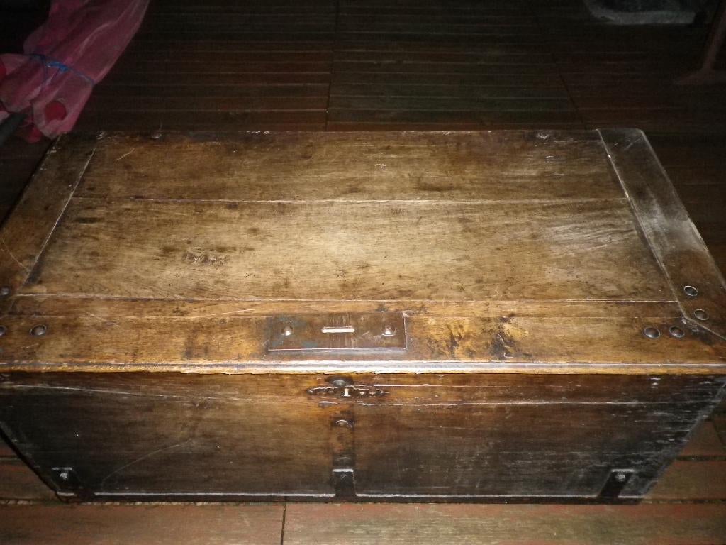 Ancien Coffre en Chêne, 100 à 150 cm, Enlèvement, Utilisé, 50 à 75 cm