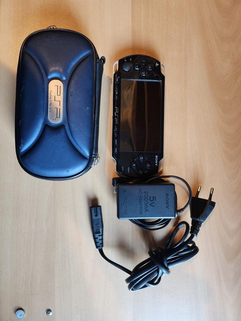 Sony PSP + 14 games + oplader + beschermhoes, Consoles de jeu & Jeux vidéo, Consoles de jeu | Sony PSP, Enlèvement, PSP