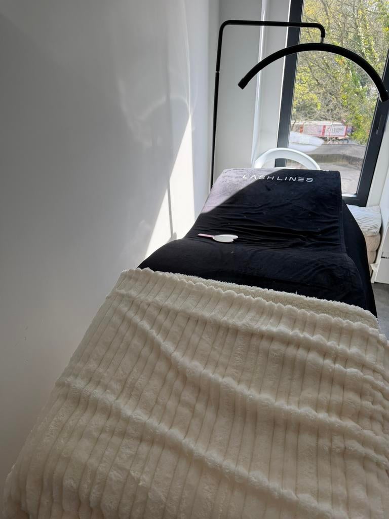 Massage-wimperextension bed en wimper benodigheden, Ophalen of Verzenden, Zo goed als nieuw