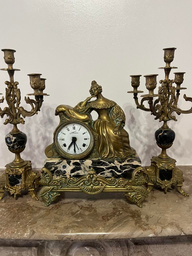 Horloge avec chandeliers fonctionne avec piles, Antiquités & Art, Enlèvement