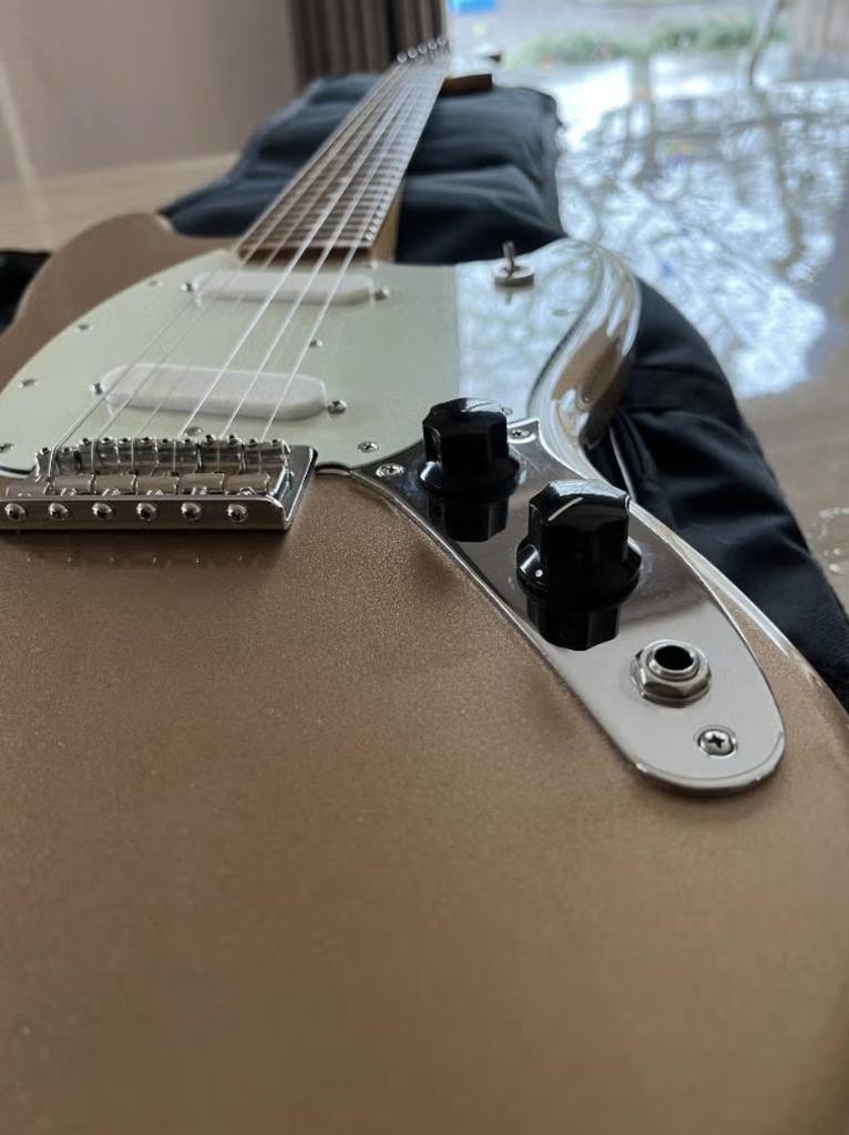 Fender Mustang Player MIM 2019 - Doré - Sac Fender inclus, Enlèvement ou Envoi, Comme neuf, Fender