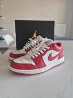 Nike jordan rood maat 43, Kleding | Heren, Schoenen, Verzenden, Wit, Nieuw, Sneakers