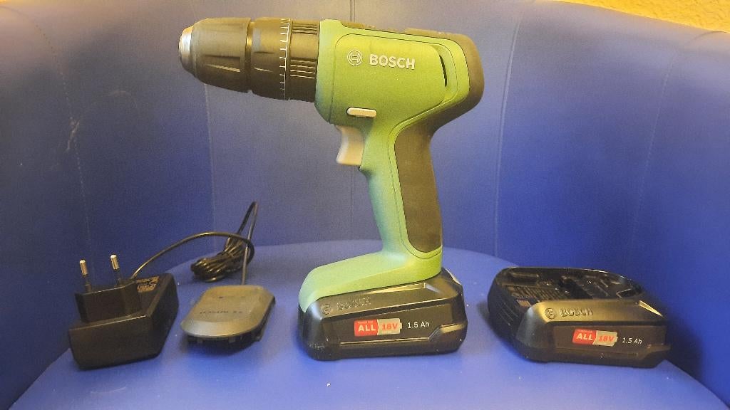 Bosch vijs en (klop)boormachine, BOSCH Universal impact 18, Doe-het-zelf en Bouw, Gereedschap | Boormachines, Zo goed als nieuw