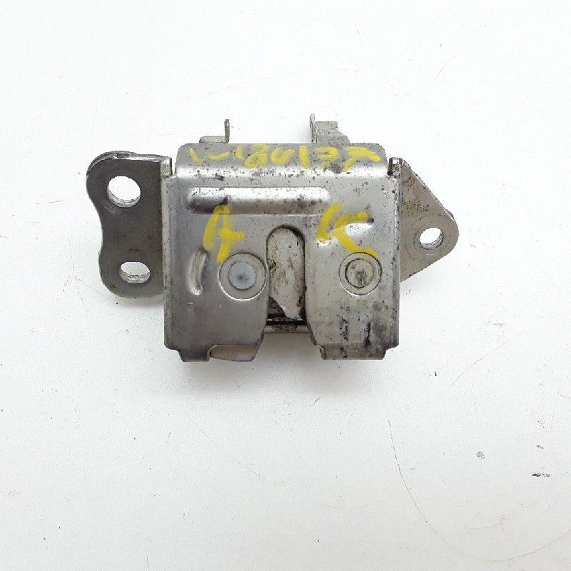 SLOTVANGER ACHTERKLEP Toyota Yaris (P1) (01-1999/11-2005), Gebruikt, Toyota