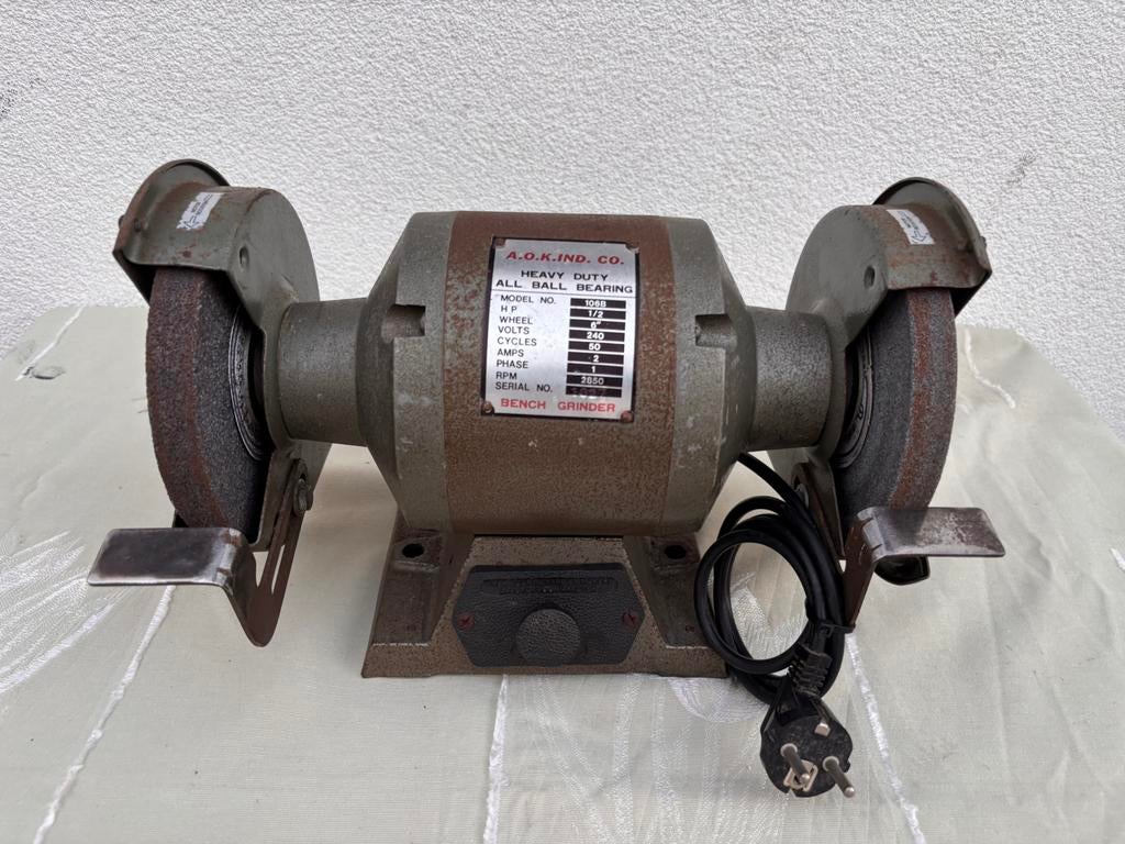 Slijpsteen, Ophalen, Zo goed als nieuw, 700 tot 1000 watt, Werkbankslijpmachine