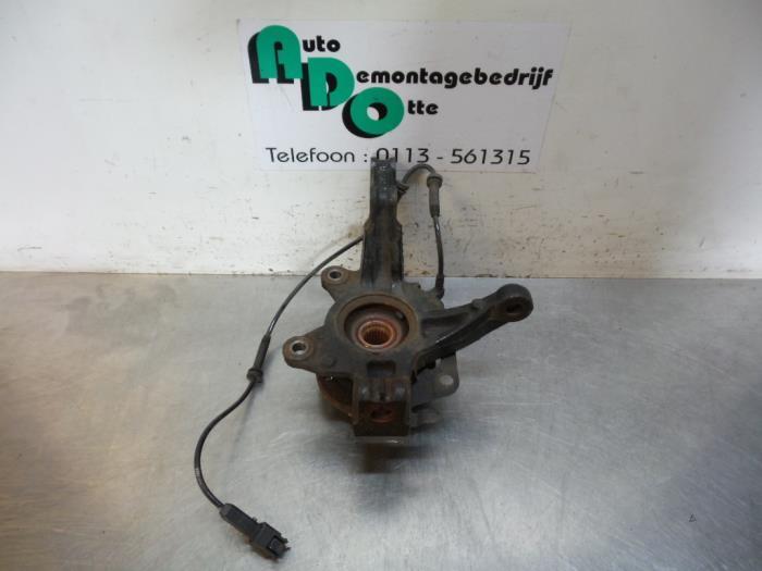 Fusee rechts-voor van een Renault Clio (Clio 4 12-), Auto-onderdelen, Ophanging en Onderstel, Renault, Gebruikt, 3 maanden garantie