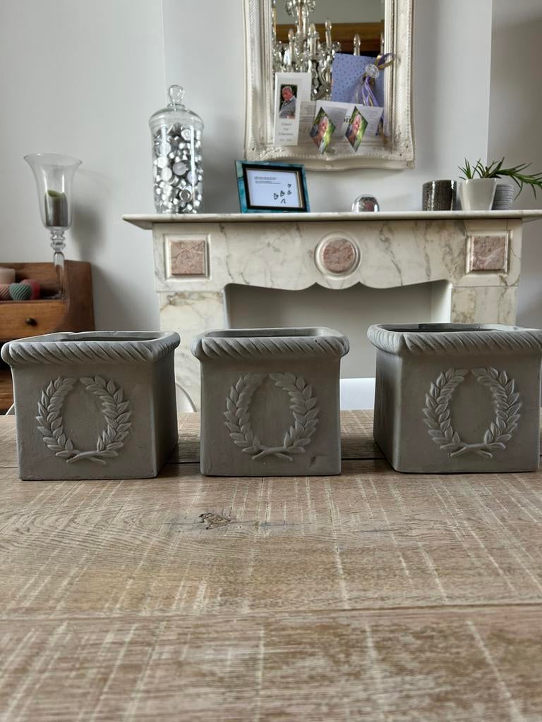 3 grijze stenen sierpotjes, Ophalen, Steen, Vierkant, Zo goed als nieuw