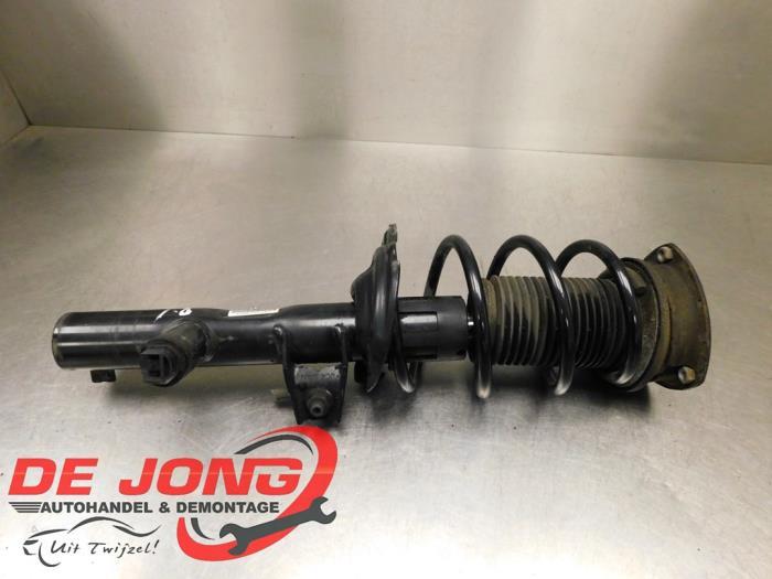 Barre amortisseur avant droit d'un Volkswagen Golf, Autos : Pièces & Accessoires, Suspension & Châssis, Volkswagen, Utilisé, 3 mois de garantie