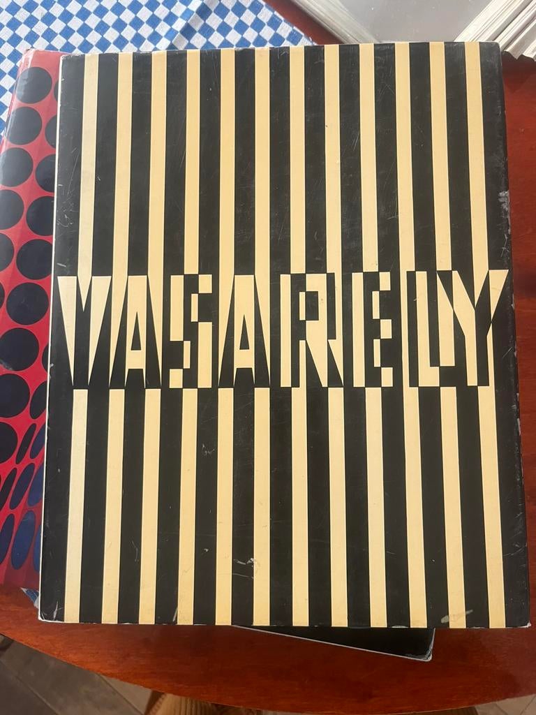 2 gesigneerde boeken Vasarely, Boeken, Kunst en Cultuur | Fotografie en Design, Gelezen, Ophalen of Verzenden