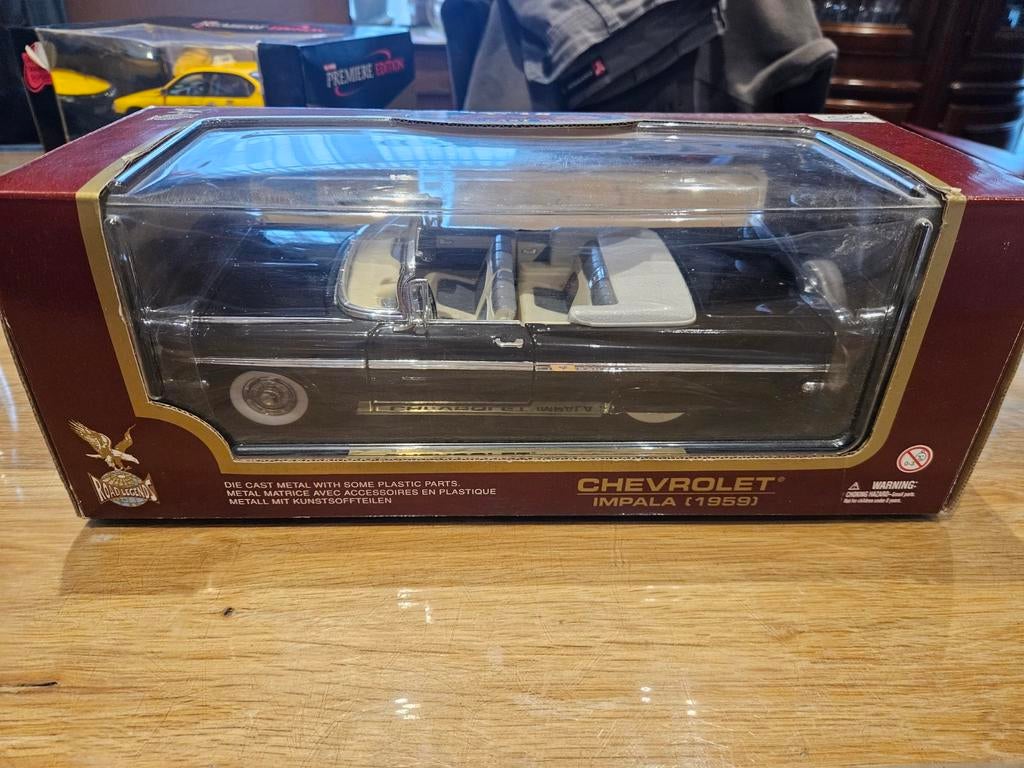 4 voiture 1.18 neuve en boite, Hobby & Loisirs créatifs, Voitures miniatures | 1:18, Enlèvement, Voiture