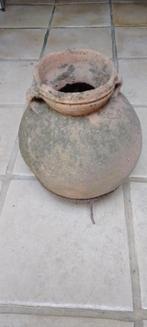 Kleine aarden kruik op onderstel, Ophalen