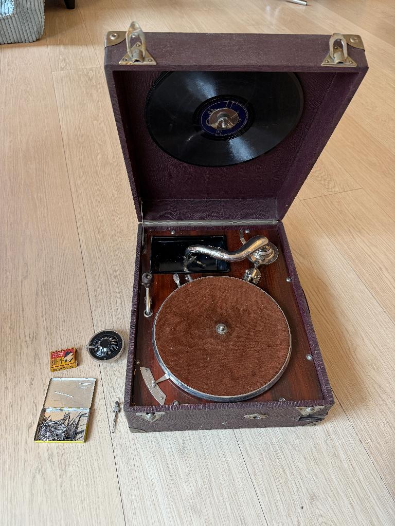Gramophone, Phonographe portable à manivelle années 30, Antiquités & Art, Antiquités | TV & Hi-Fi, Enlèvement