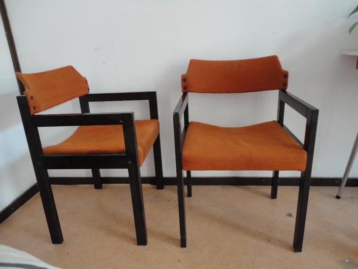 Vintage oranje stoelen, Huis en Inrichting, Stoelen, Gebruikt, Vier, Hout, Stof, Overige kleuren, Ophalen