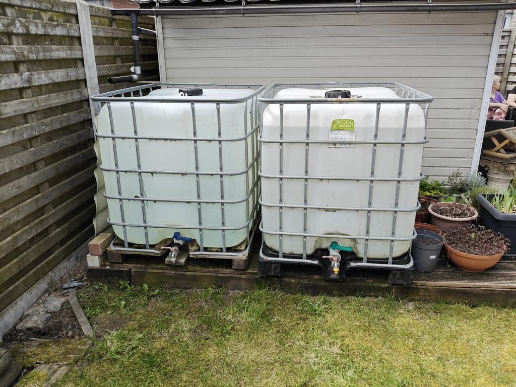 2 réservoirs d'eau avec robinet. Produit alimentaire classé., Enlèvement, Avec robinet