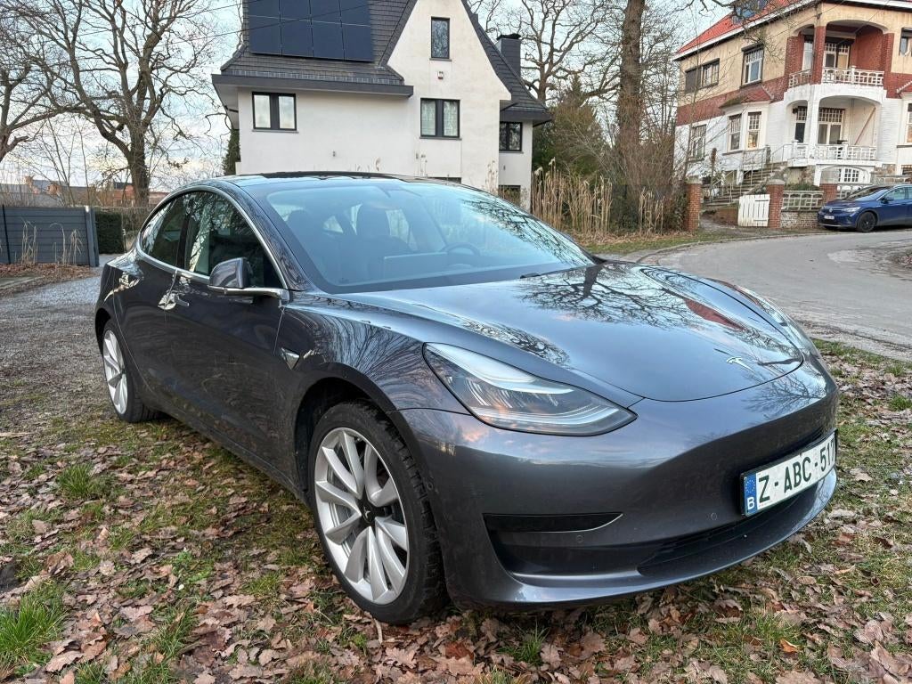 Tesla Modèle 3, Autos, Tesla, Cuir, Argent ou Gris, Achat, Entreprise