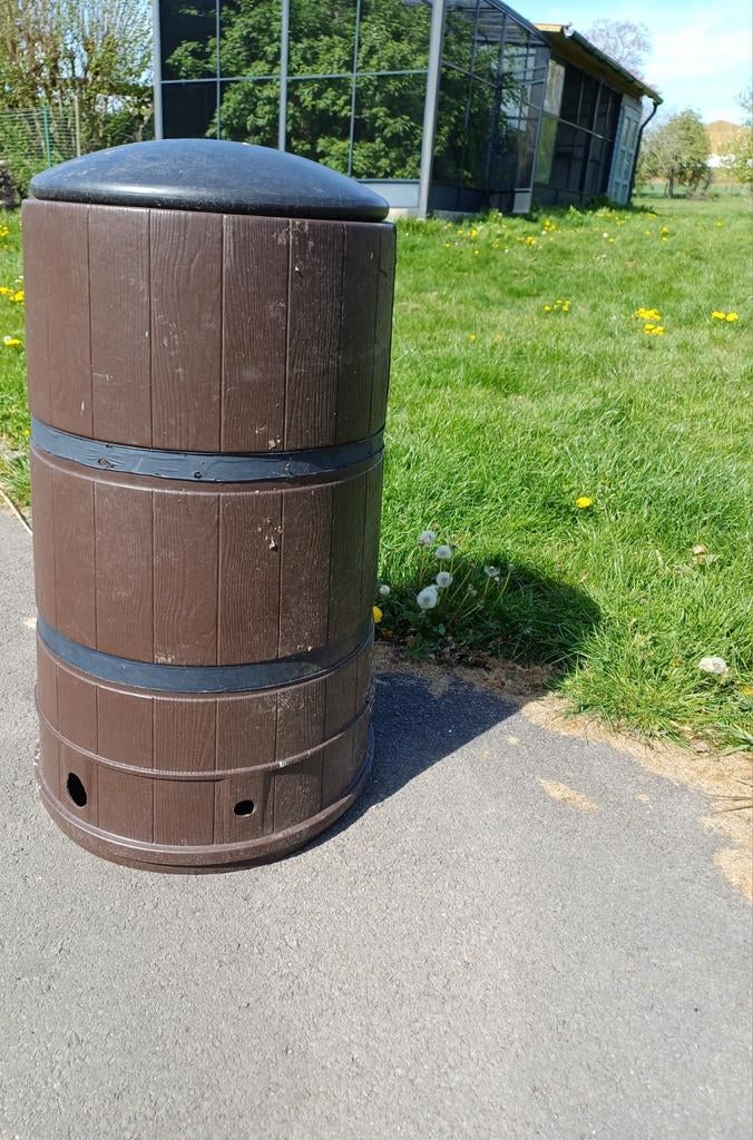 Compostvat voor in de tuin., Ophalen