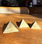 Messing pyramides, Ophalen