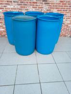 5 regentonnen 200 liter en 2 voedertonnen van + - 120 liter., Tuin en Terras, Regentonnen, 150 liter of meer, Ophalen, Zo goed als nieuw