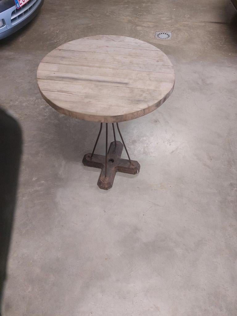 Tuin tafeltje, Enlèvement