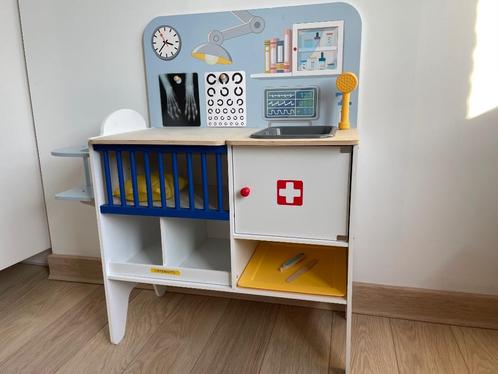 Dokter/dierenarts meubel hout, Kinderen en Baby's, Speelgoed | Houten speelgoed, Gebruikt, Meubelstuk of Keukentje, Ophalen