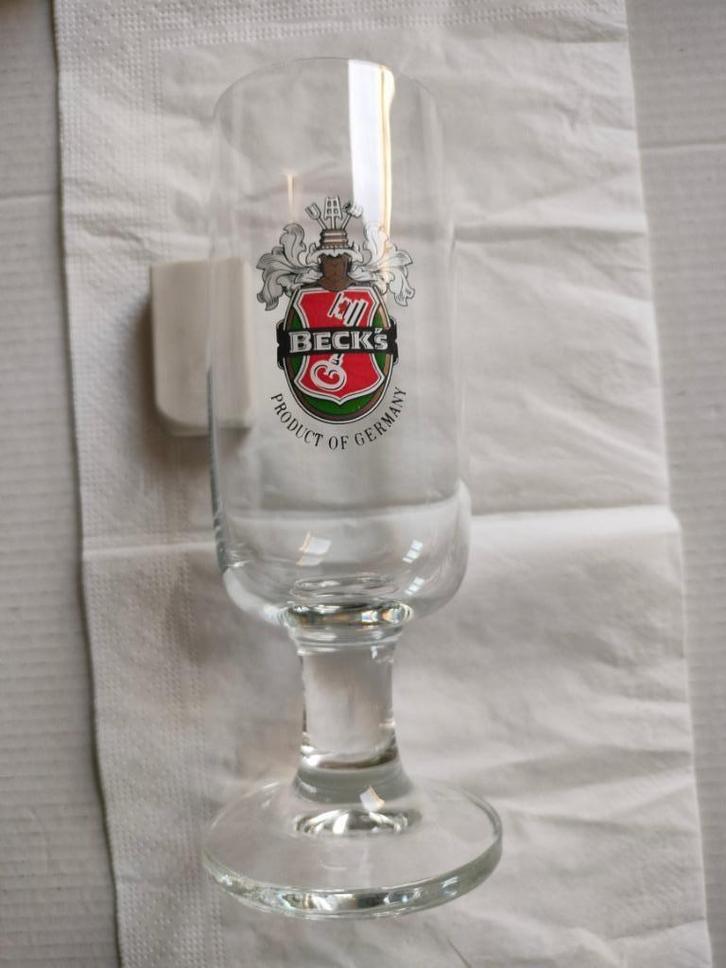 Verre Beck de forme spéciale, Collections, Verres & Petits Verres, Utilisé, Verre à bière, Enlèvement ou Envoi