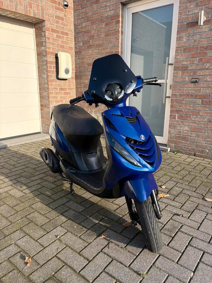 Piaggio zip klasse B, Fietsen en Brommers, Scooters | Piaggio, Zo goed als nieuw, Zip, Klasse B (45 km/u), Benzine, Ophalen