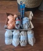 Lot de pelotes de laine, 6 neuves et 2 crochets 3,5 et 4,5., Nieuw