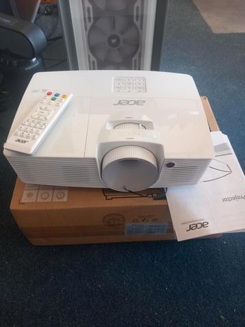 Projecteur acer x117h, Audio, Tv en Foto, Beamers, Ophalen, Zo goed als nieuw