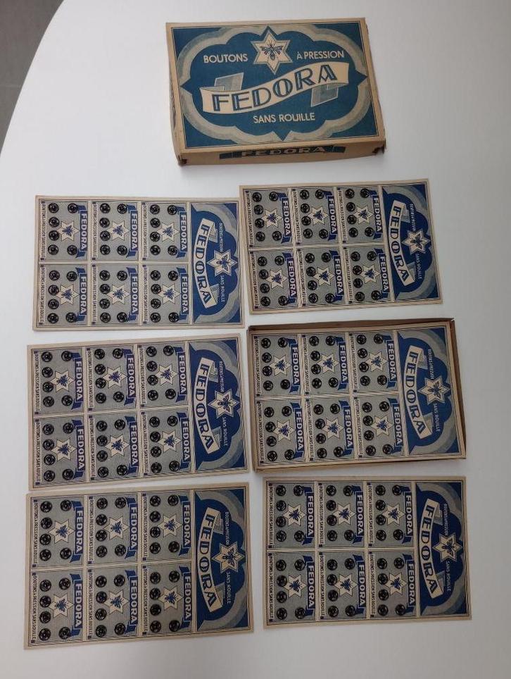 FEDORA antieke drukknopen met doosje, Antiek en Kunst, Antiek | Kleding en Textiel, Ophalen of Verzenden