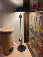 Zwarte vloerlamp IKEA, Huis en Inrichting, Lampen | Vloerlampen, Ophalen, Zo goed als nieuw