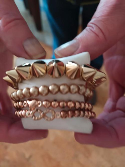 4 bracelets dorés, Bijoux, Sacs & Beauté, Bracelets, Neuf, Enlèvement ou Envoi