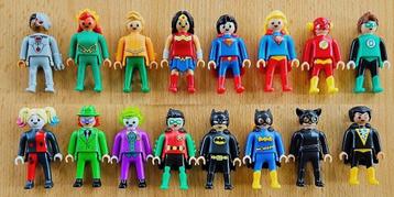 gezocht dc playmobil van kindersuprise klein model  beschikbaar voor biedingen