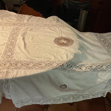 Prachtig wit oud rechthoekig tafelkleed,prachtig, feestdagen beschikbaar voor biedingen