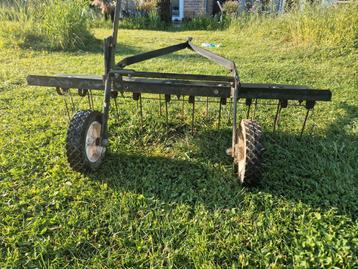 Aérateur de gazon tracté 120cm. beschikbaar voor biedingen