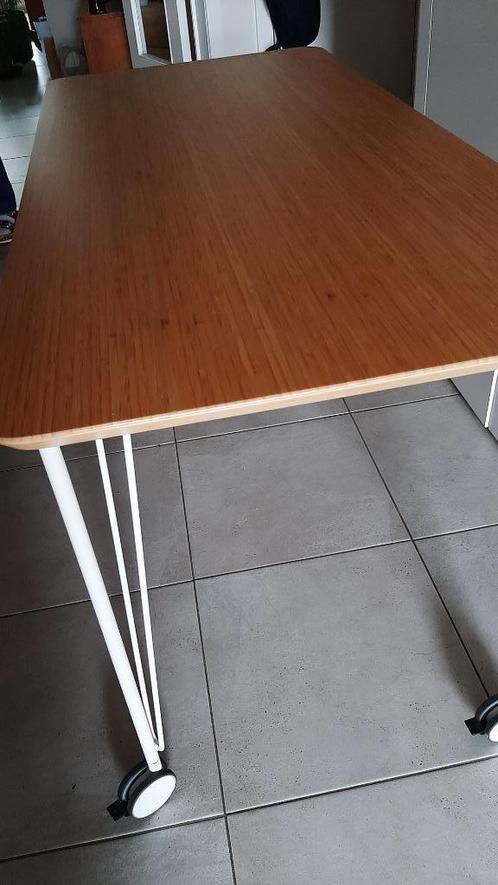 Bureautafel op wieltjes, Huis en Inrichting, Bureaus, Zo goed als nieuw, Bureau, Met wielen, Ophalen