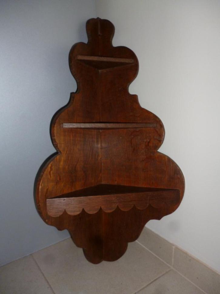 Oud antiek hoekrekje etagère in eiken hout hangrek voor hoek, Huis en Inrichting, Woonaccessoires | Etagères, Ophalen