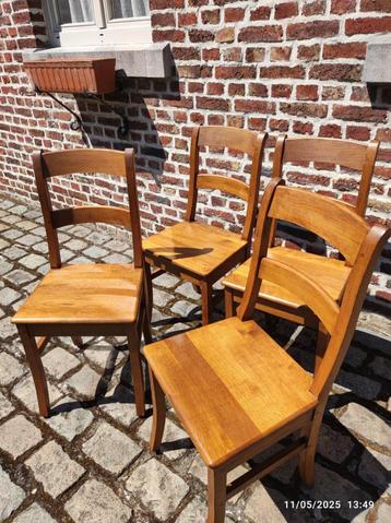Lot de 4 chaises en bois massif  beschikbaar voor biedingen
