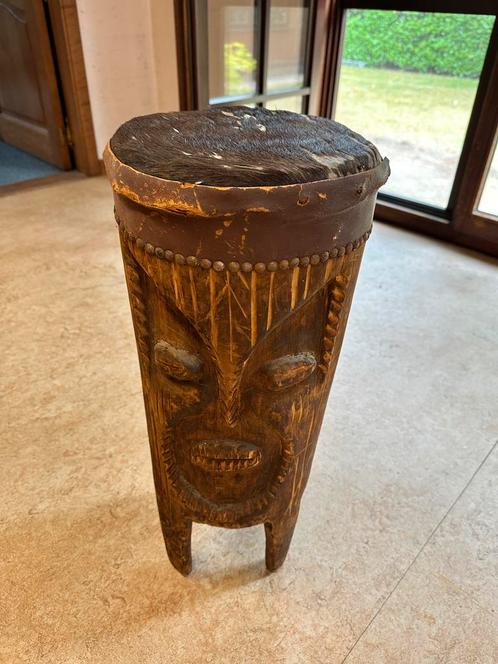 Authentieke houten trommel met uitgesneden masker, Muziek en Instrumenten, Percussie, Gebruikt, Trommel, Ophalen