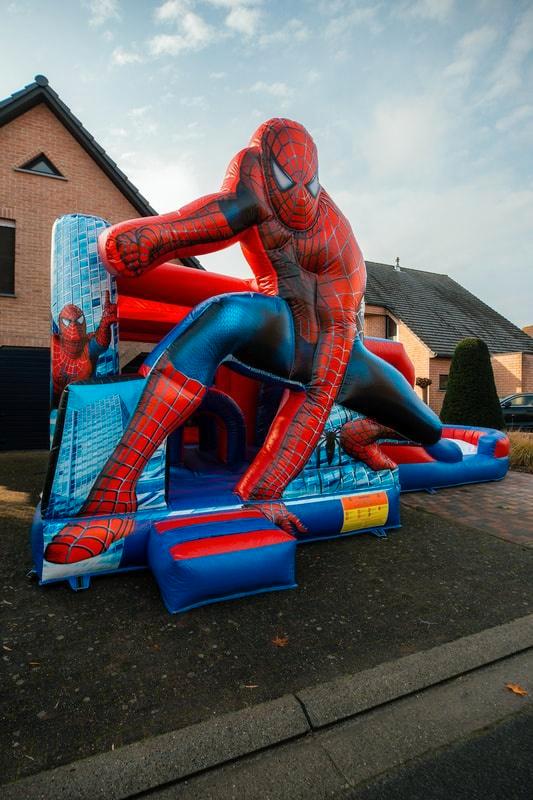 Spiderman springkasteel, Hobby en Vrije tijd, Feestartikelen | Verhuur, Zo goed als nieuw, Verzenden