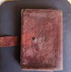 Ancien porte feuilles, Enlèvement